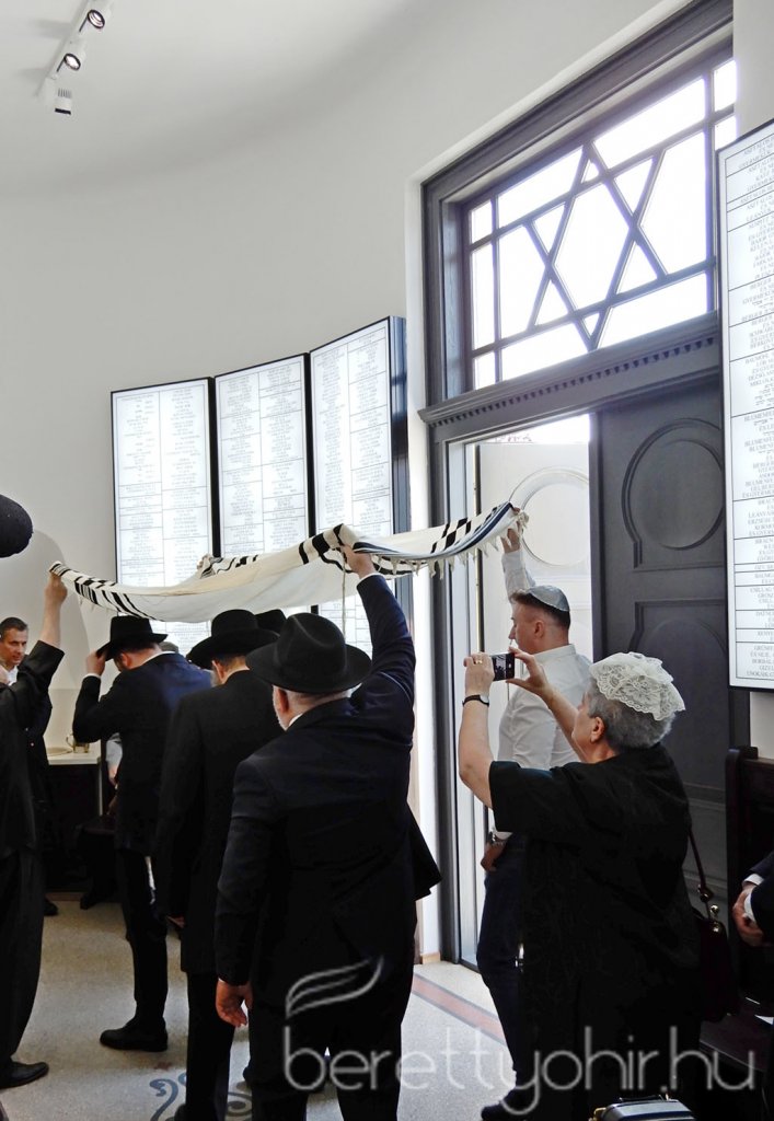 Átadták a felújított zsinagógát 61